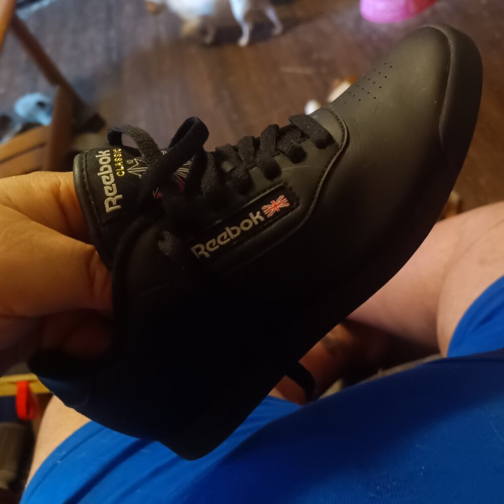 Ladies size 7 Reebok classic black shoes